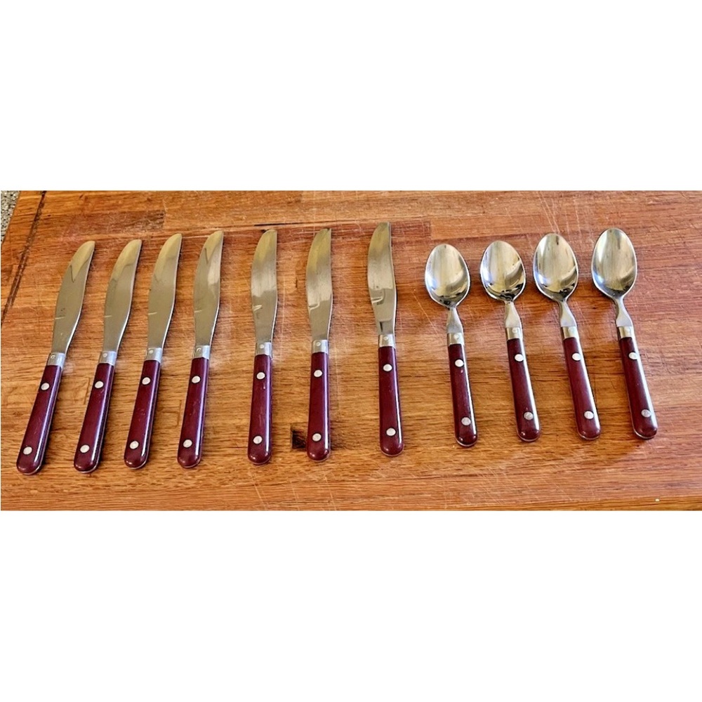 (11) Washington Forge MARDI GRAS Maroon Red Flatware Set~4 Spoons 7 Knives